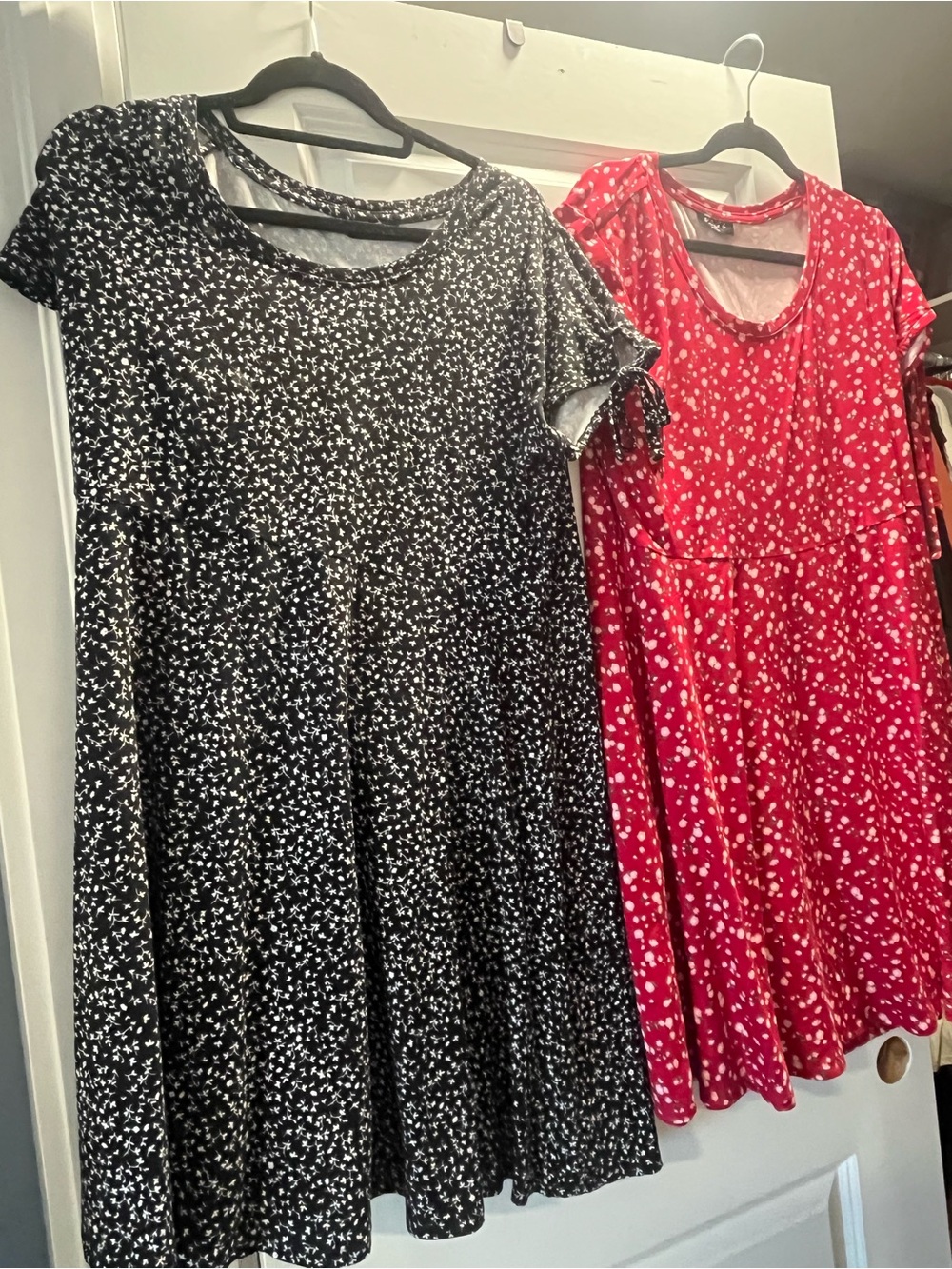 Black & Red Short Sleeve Swing Dresses - Floral Dot Print